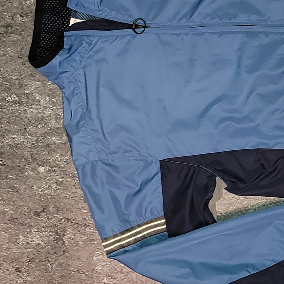 Vintage. 90s. Nike. Full-zip windbreaker. Like-new. Men's size Large. - Picture 5 of 16